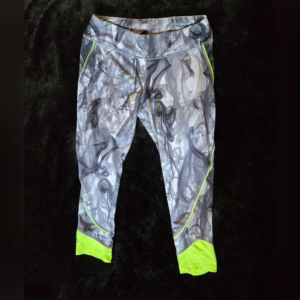 Avia Women's Capri Smoke Pattern Leggings